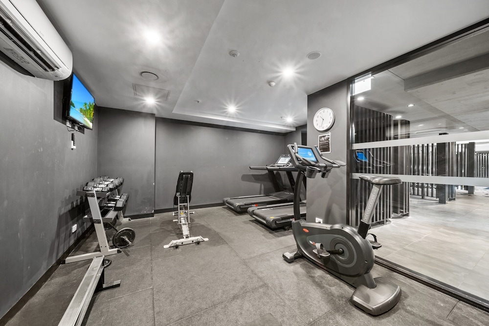 Central 1-bed Apartment With Pool