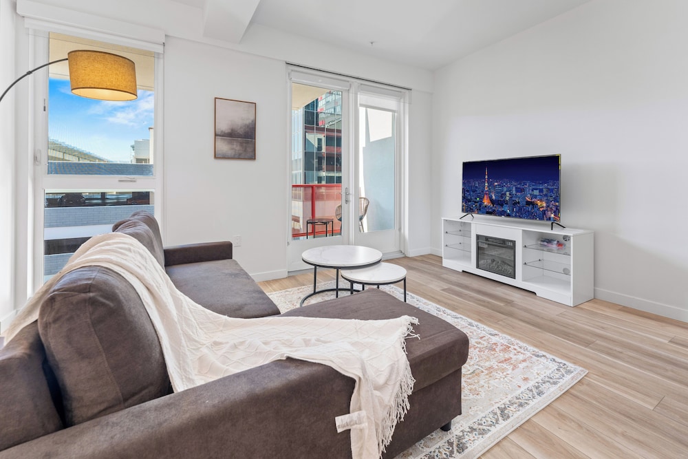 Stylish LA Studio Prime Location