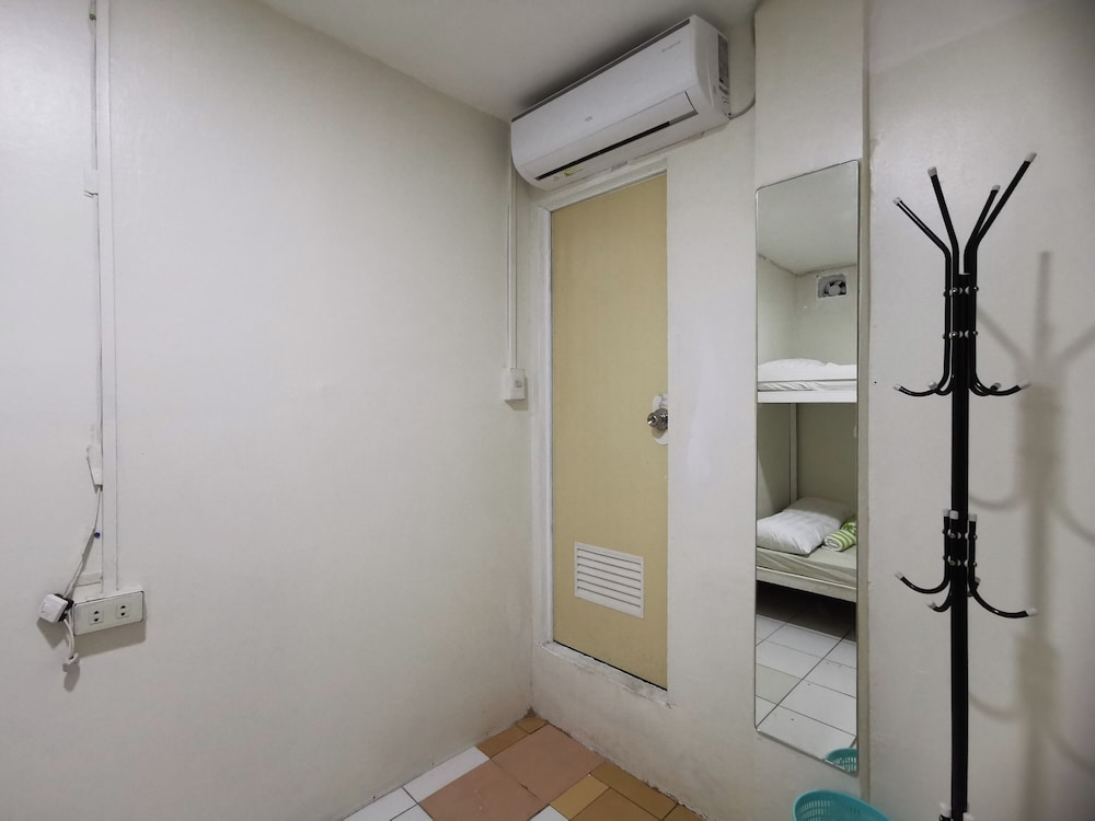 Resort’s Side Hostel near Shangrila