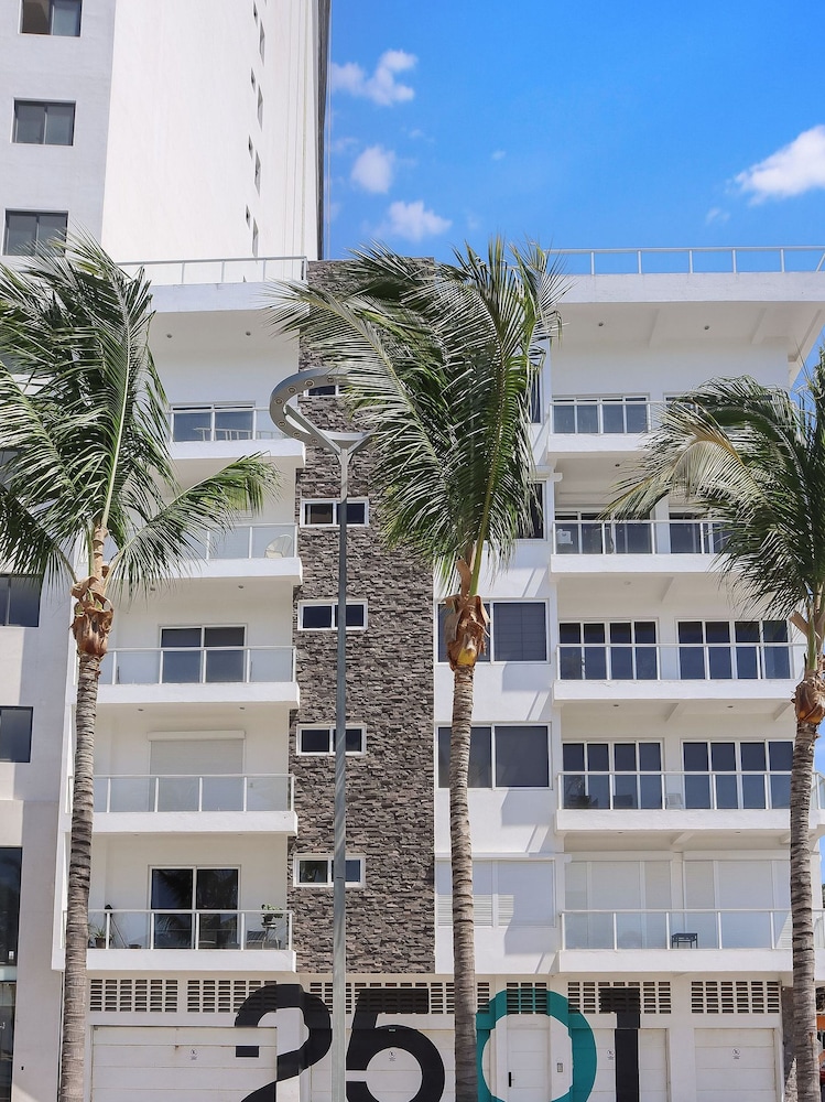 Condo con vista al mar en Torre 2501 view 3