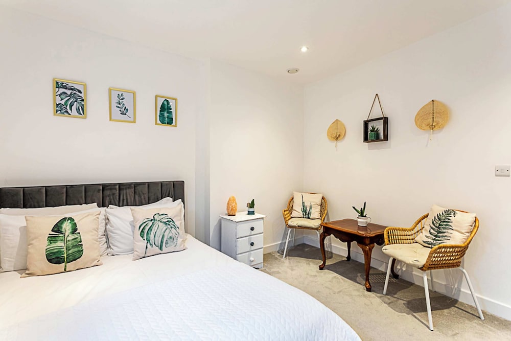 Quiet and Spacious Four Bedroom House