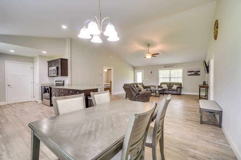 Wraparound Porch: Home Near Dtwn Crossville!