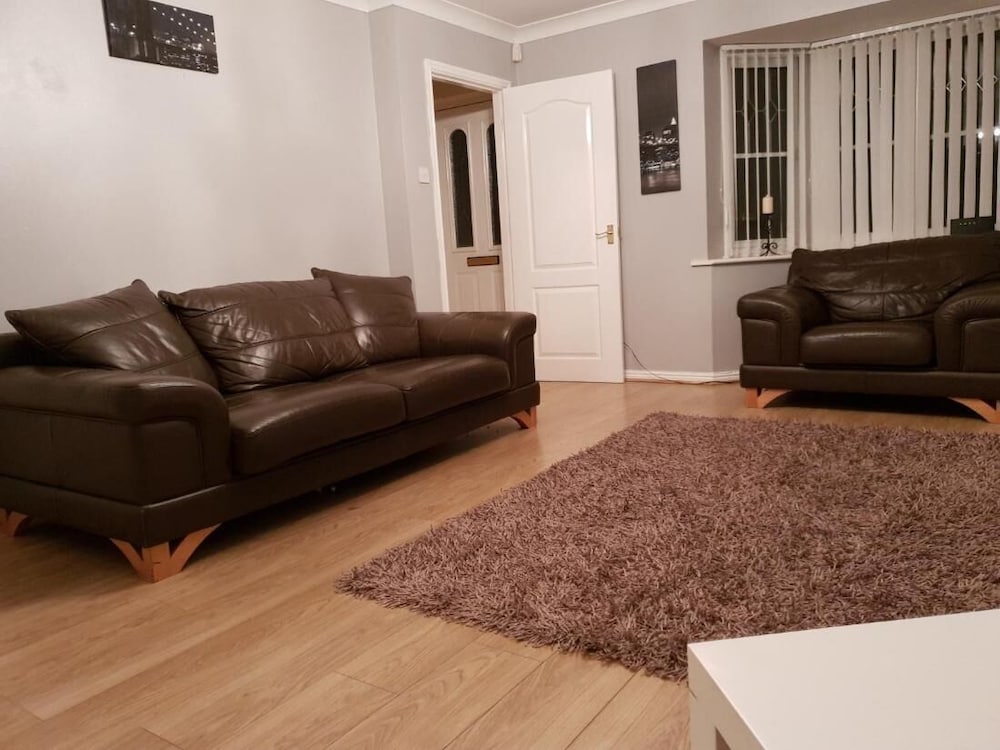 Charming Liverpool Home With Gardens and Parking