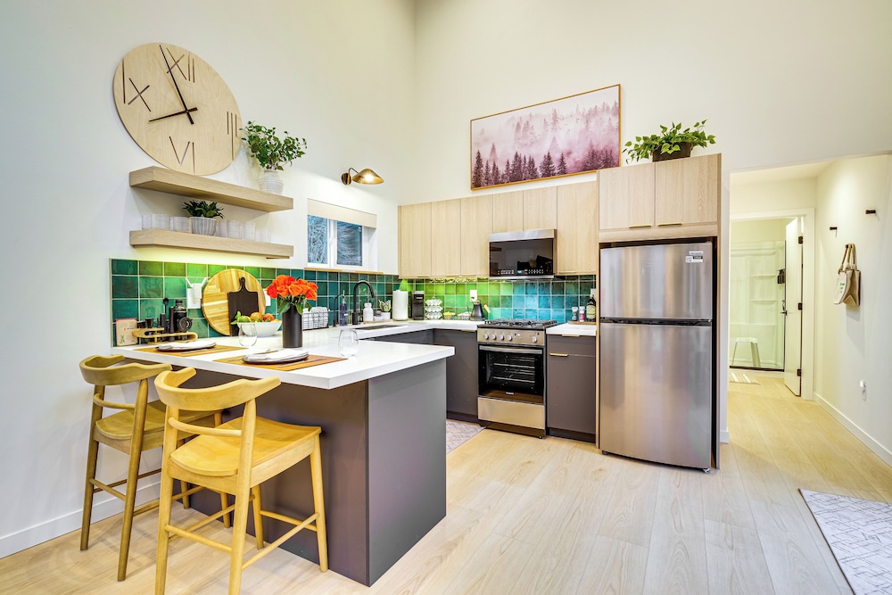 2 Mi to Warm Beach: Family Gem w/ Views