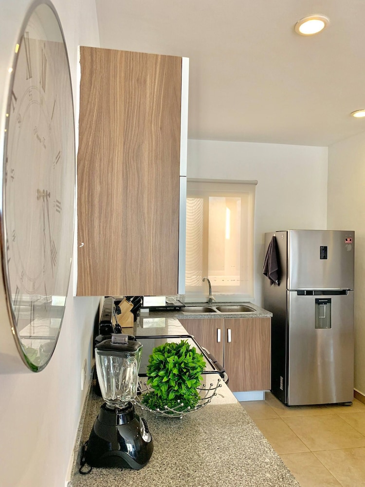 Sleeps 4-6-amazing 2 Bedroom Ph With Bbq & Jacuzzi