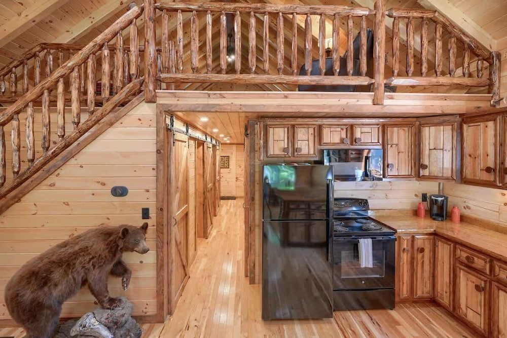 Seven Pines Cabin - Secluded in Hocking Hills