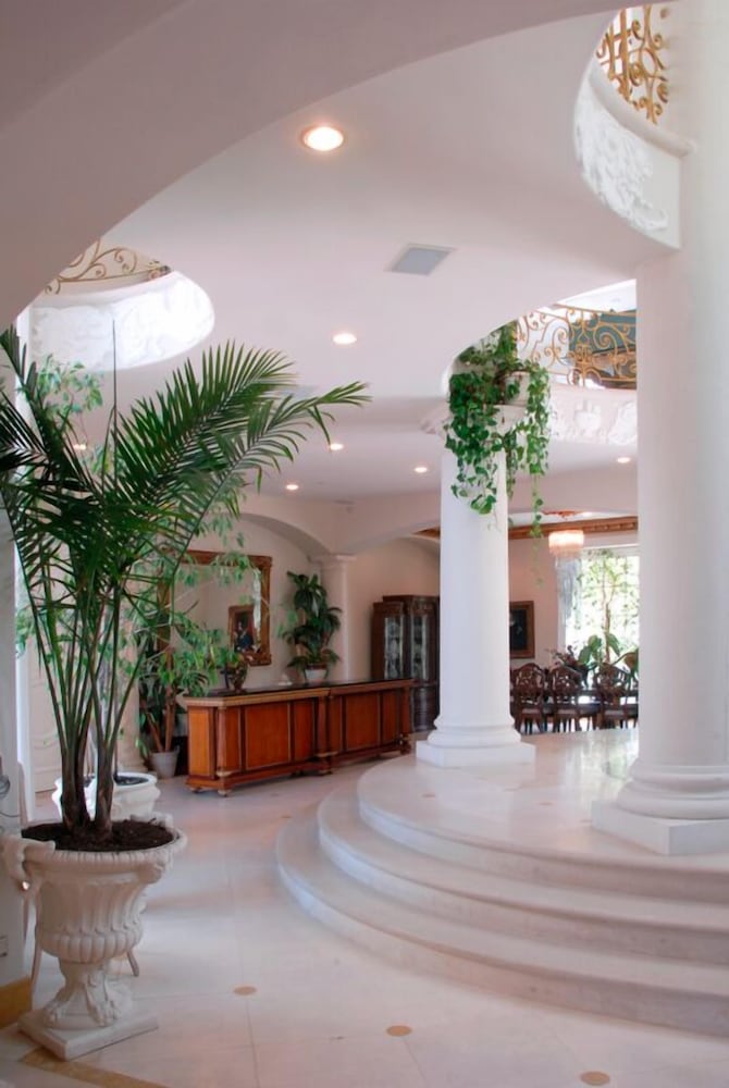 The Stradella Court Mansion