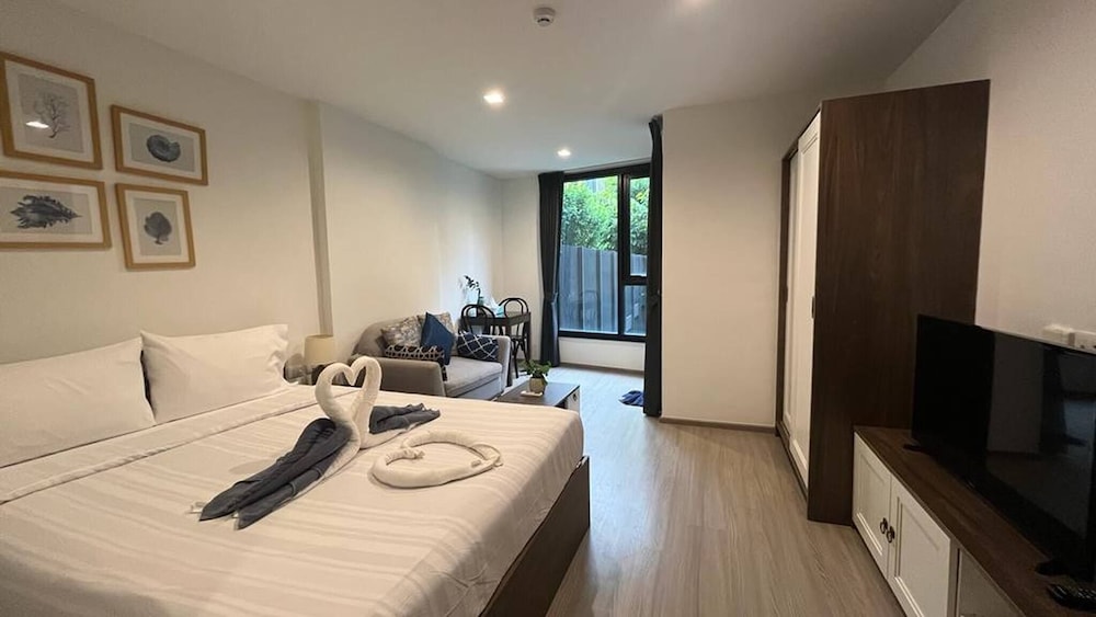 The Base - New Studio Great Location, Shared Pool