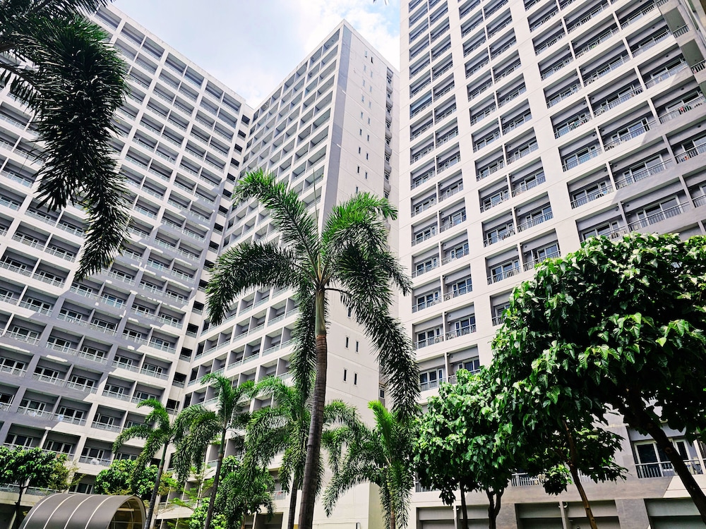 Charm's City Escape at Grace Residences