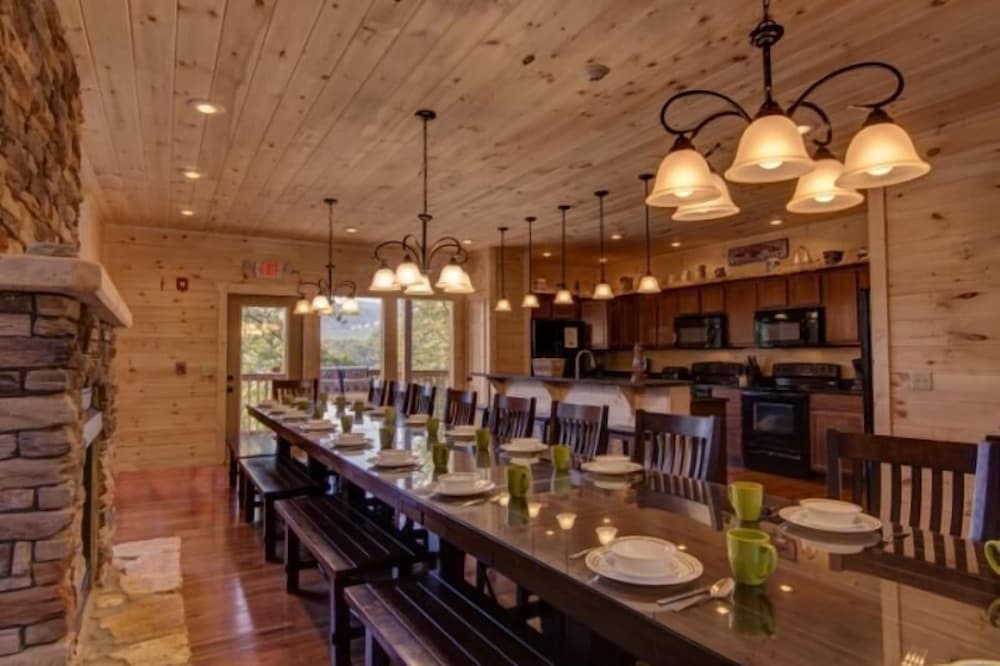 Mountain View Lodge - 9 Bedrooms, 9 Baths, Sleeps 40 Home