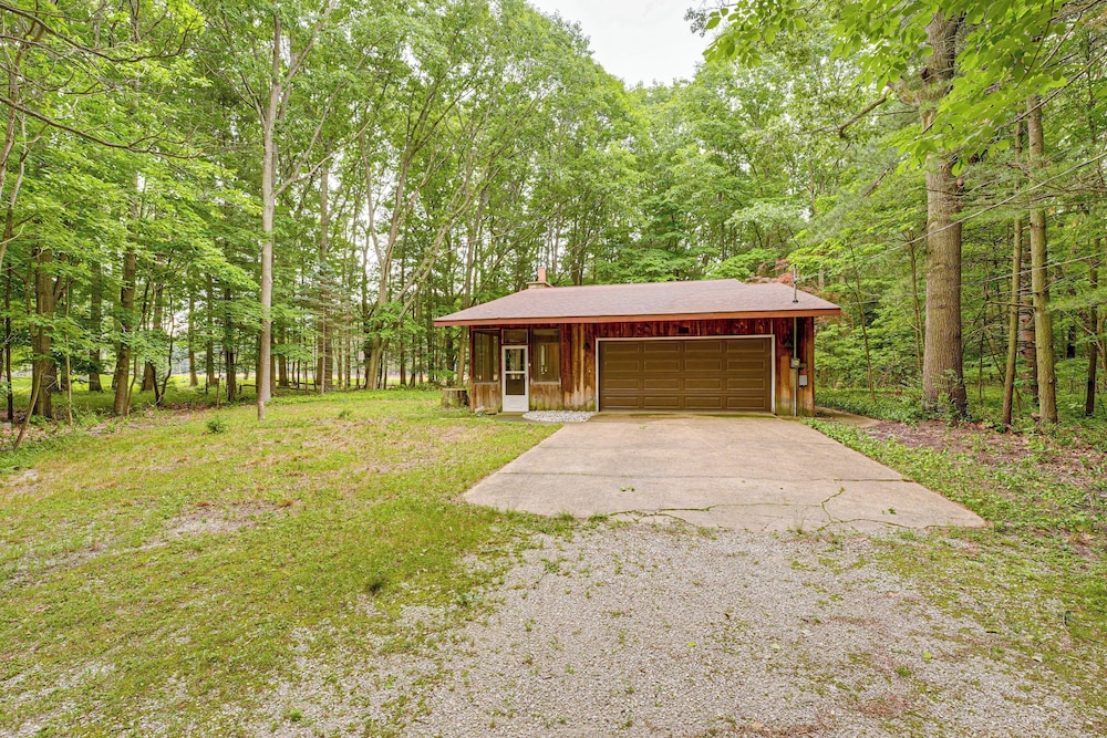 < 1 Mi to Lake Michigan: Peaceful Cabin w/ Yard!