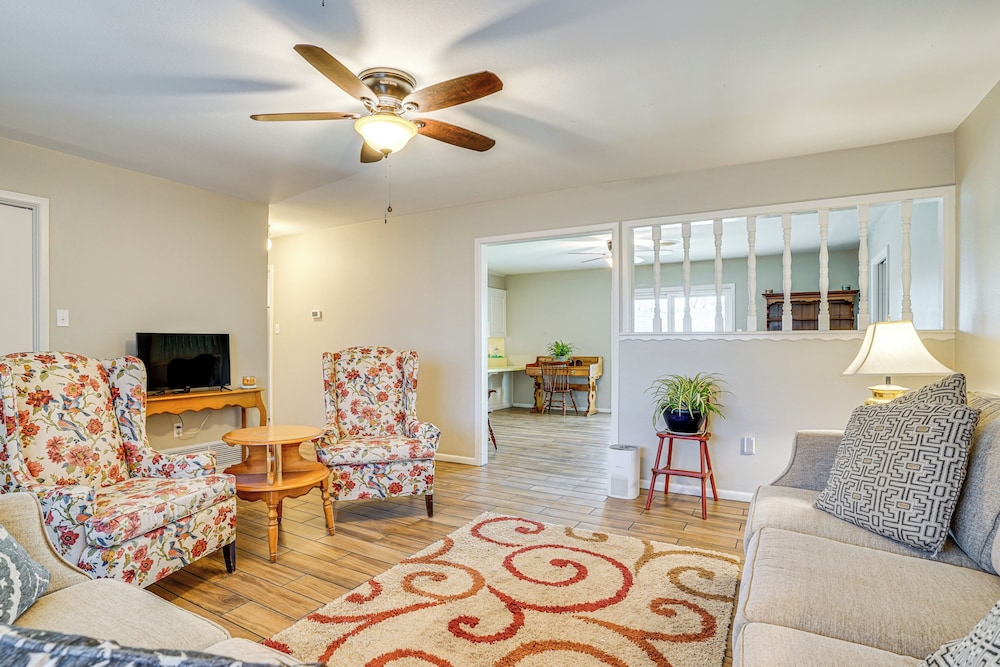 Family Friendly: Peaceful Home in Stamford!