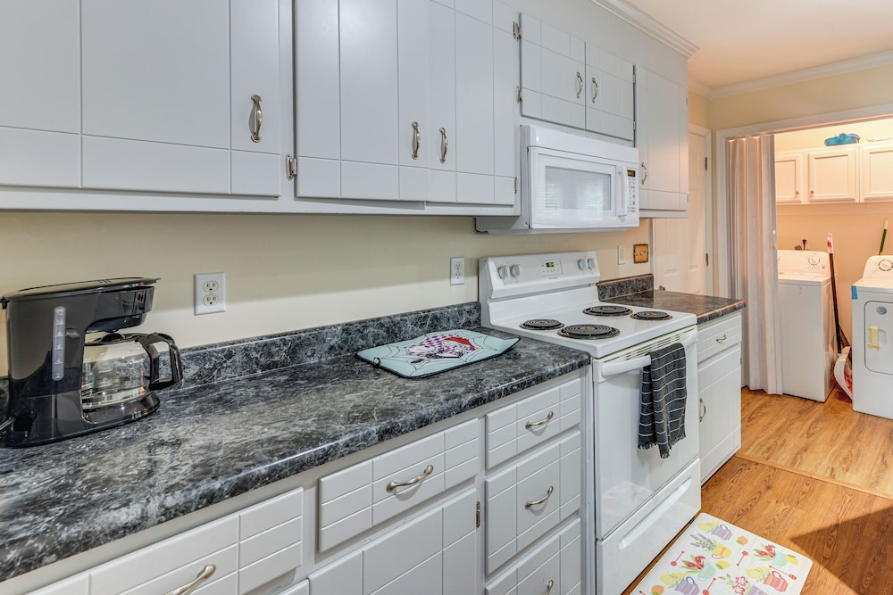 Classic Colonial Home w/ Private Yard in Richmond!