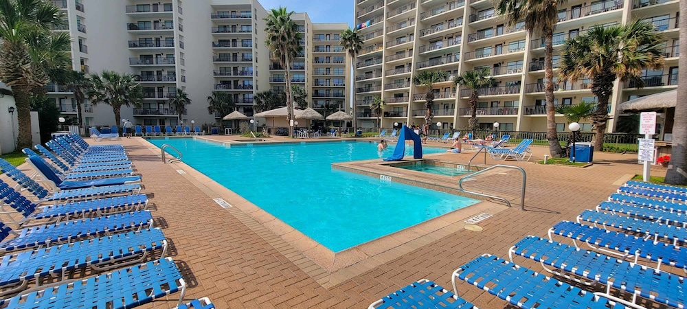 Sleeps 10 Direct Beach Heated Pool 3 Bedroom Apts