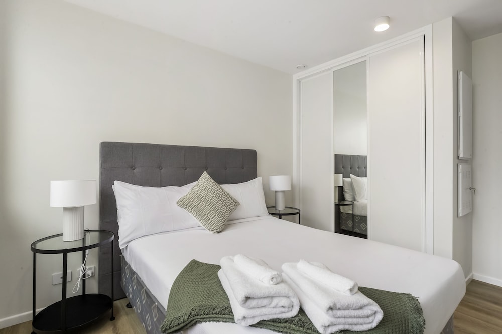 Brand New Retreat  Halfmoon Bay-Netflix view 3