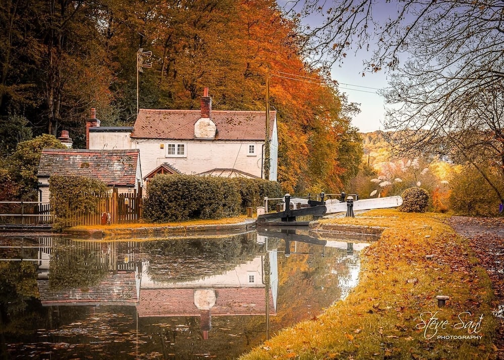 The Hyde Dovecote Kinver, pet Friendly Holiday let view 3