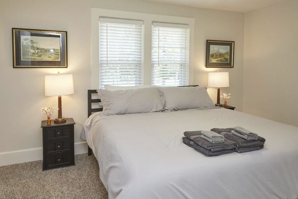 Beautiful 5BR Close to Downtown!Prime Derby House! - Image 3