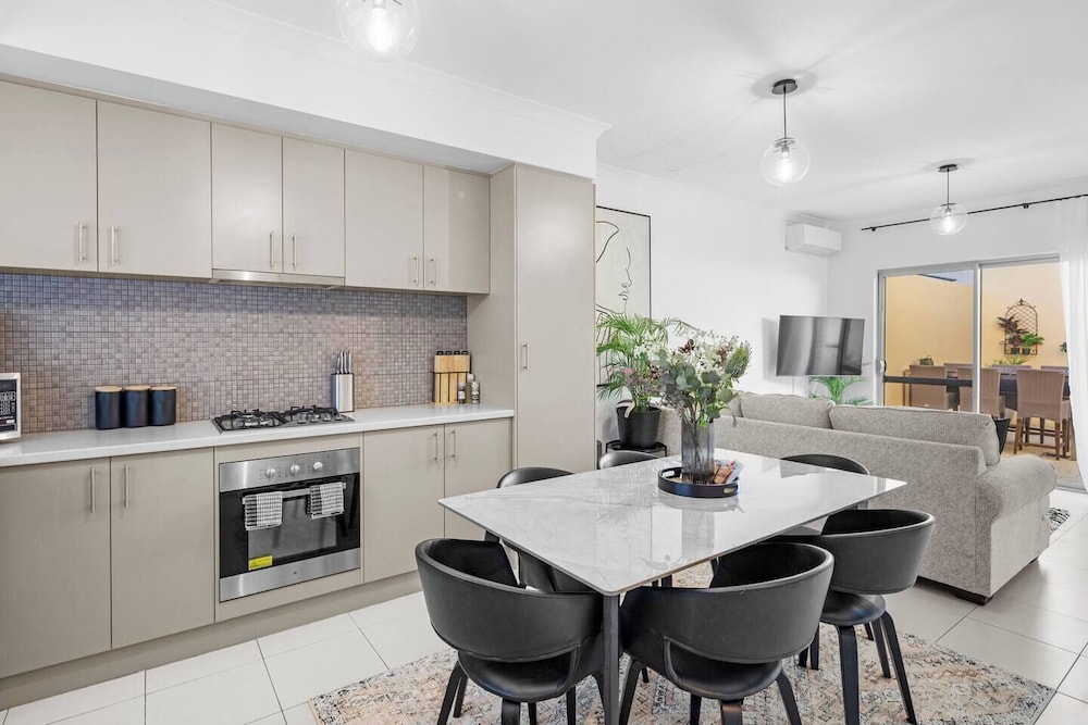 Best Location Armadale Sleeps 6