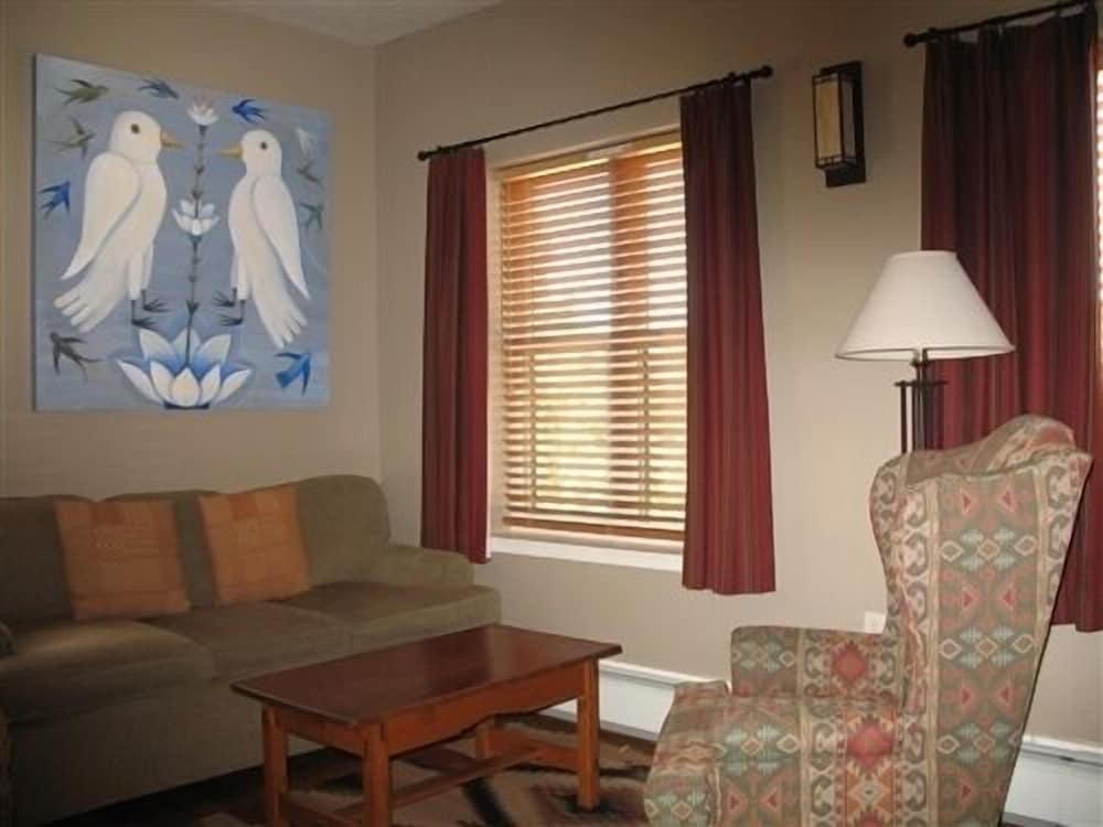 Bear Mountain Lodge