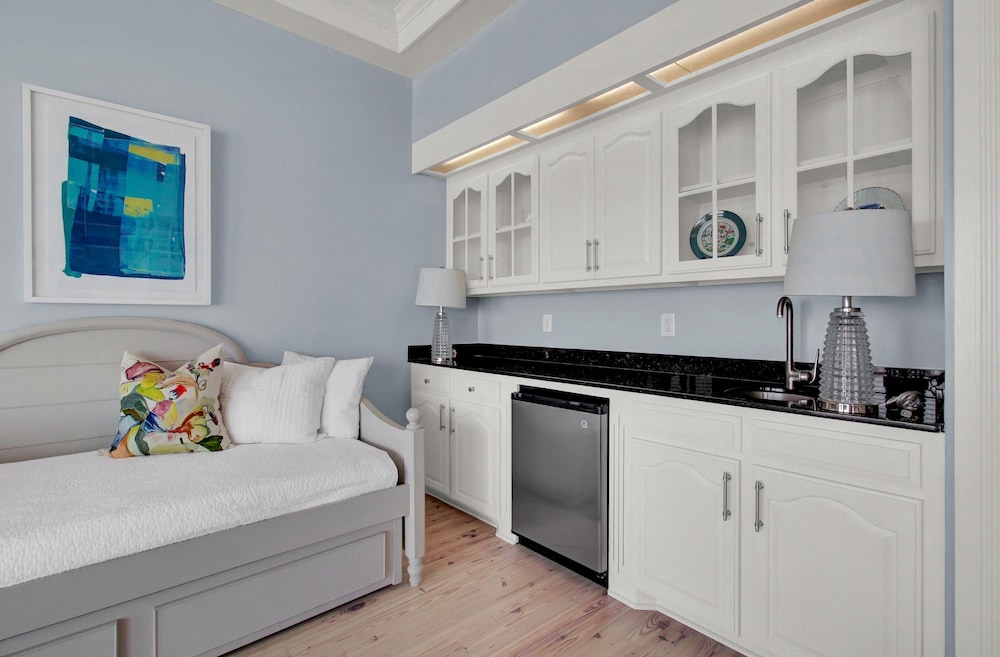 114 Ocean Boulevard by Avantstay Beachfront Infinity Pool Basketball Court Recently Renovated