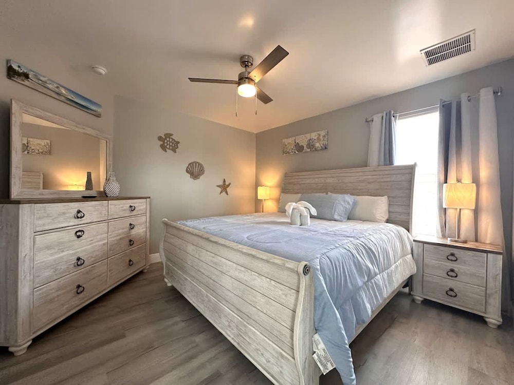 Luxury Villa Near Disney 6 Bd Home With Private Pool and Resort