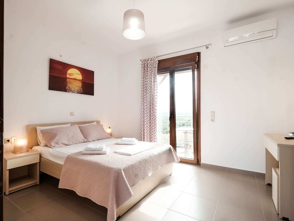 Attractive Villa in Latsimas With Garden and BBQ view 3