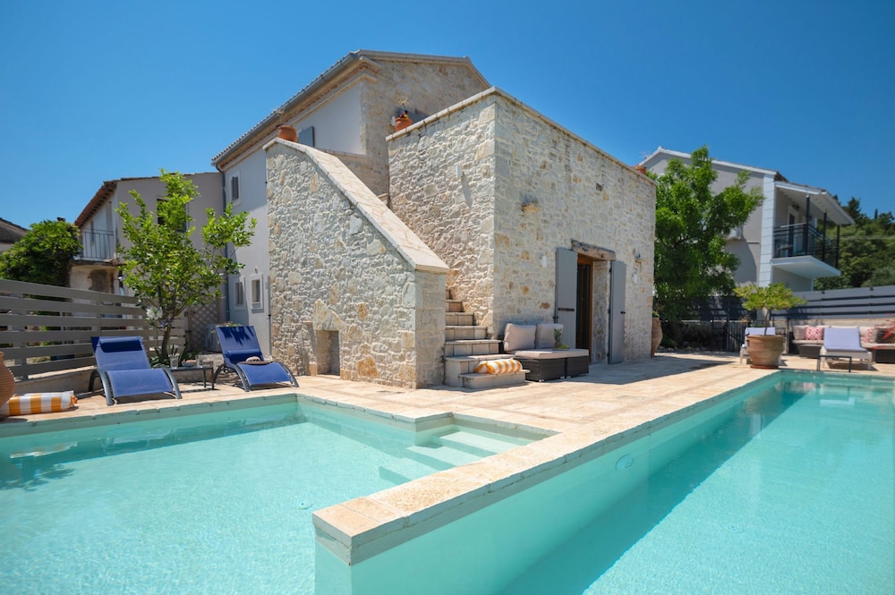 Bee Tree Villa in Corfu