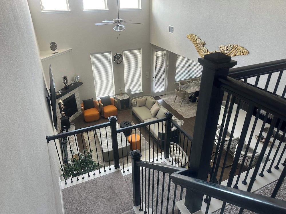 Spacious 2Br w/ Fireplace - Sleeps 4 - Bbq - Lake