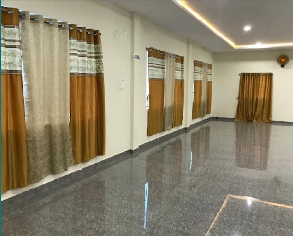 Sri Kamakshi Bhavan