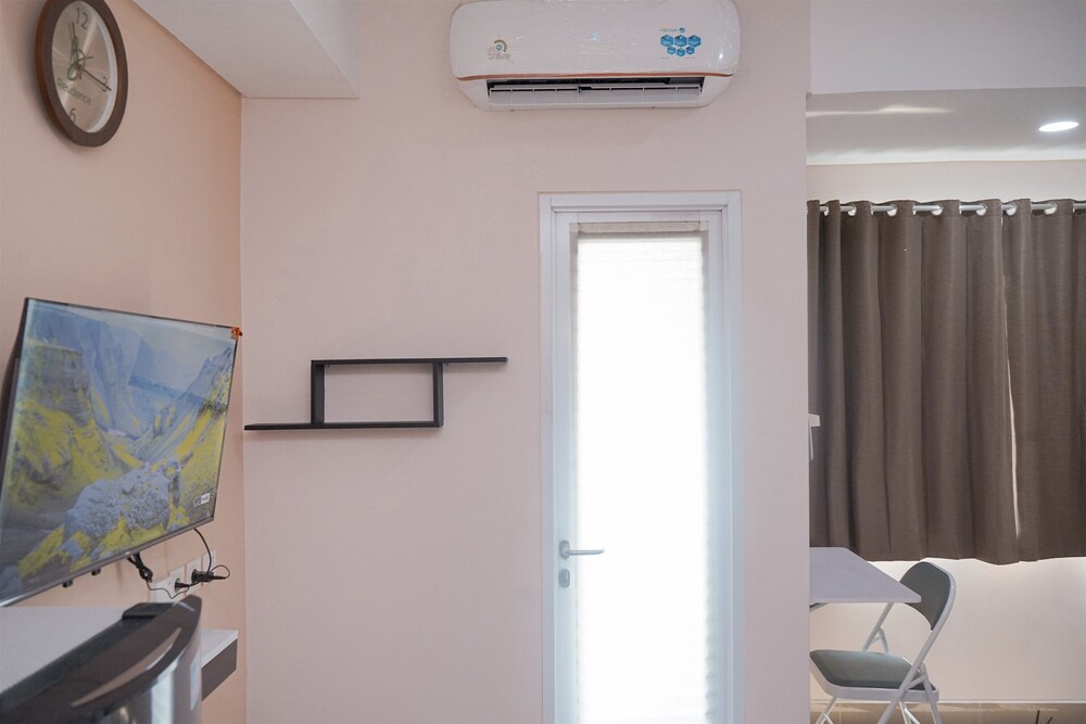 Comfy And Minimalist Studio Apartment B Residence