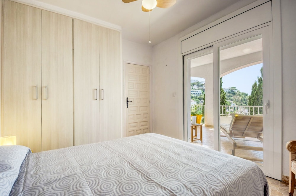 Apartment in Roses Near Canyelles Beach