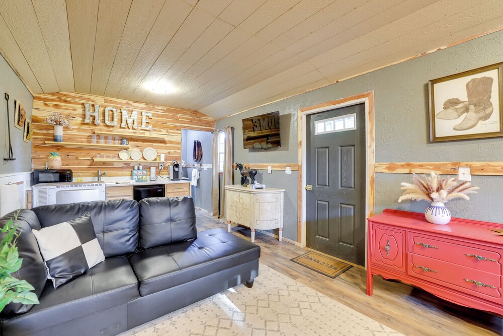 Walk to Grand Lake: Pet-friendly Grove Getaway!