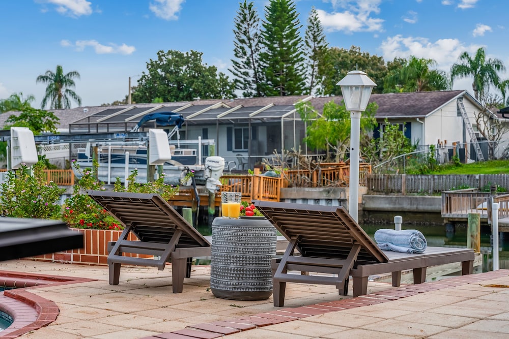 Cocoon Island Villa Luxury 5 BDR Waterfront Home - Image 2