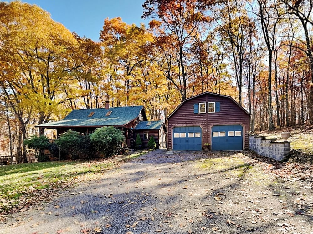 Cozy Cabin by Taylor Made Deep Creek