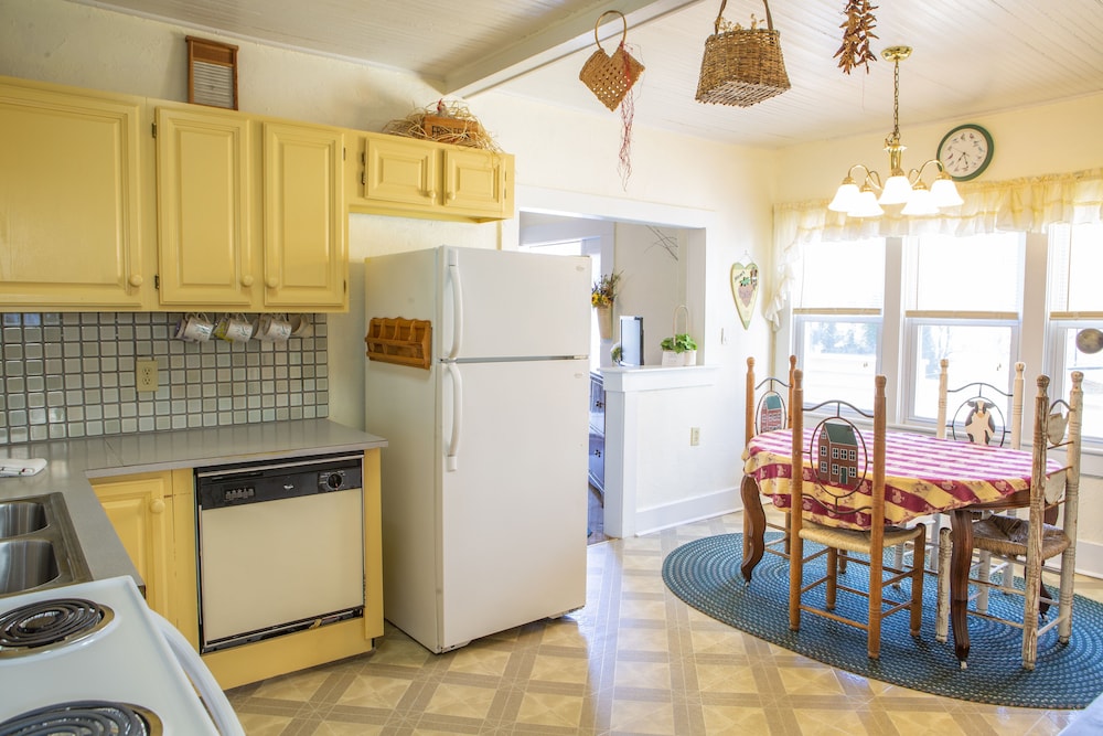 The Chimney Rock Inn & Cottages