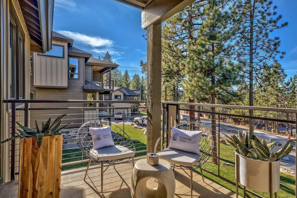 Lake Tahoe Vacations - Gondola Vista 18 - 4 Br Townhouse - Property Image 1