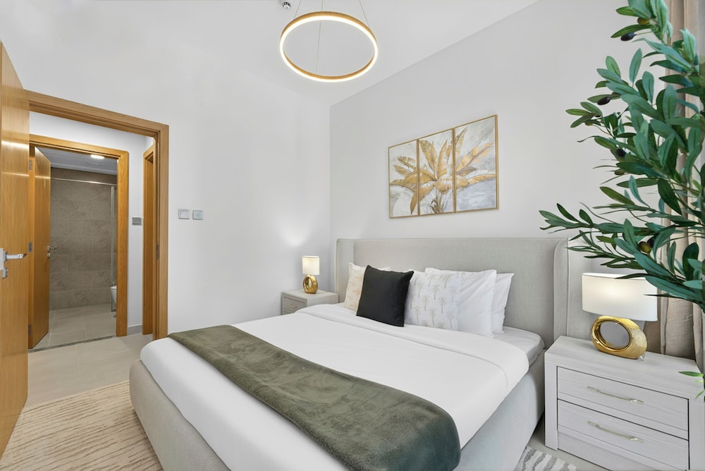 Radiant Boulevard by DVH Luxe Retreats