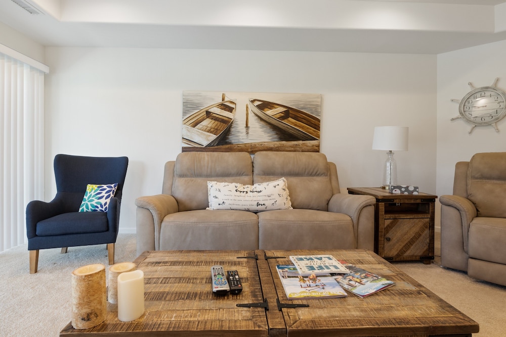 Central Location, Pool Access & Breathtaking Views