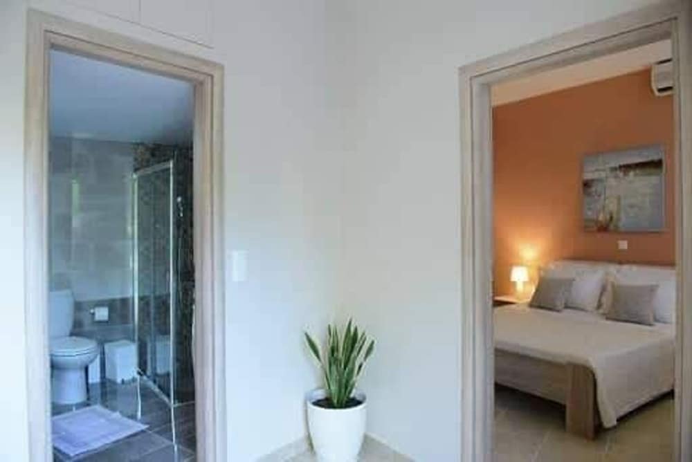 Alimos Modern Retreat Near the Beach