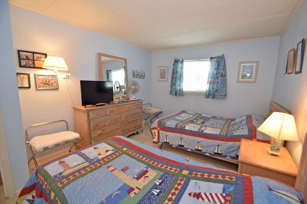 Thunder Island 80b 2 Bedroom Condo by RedAwning view 4