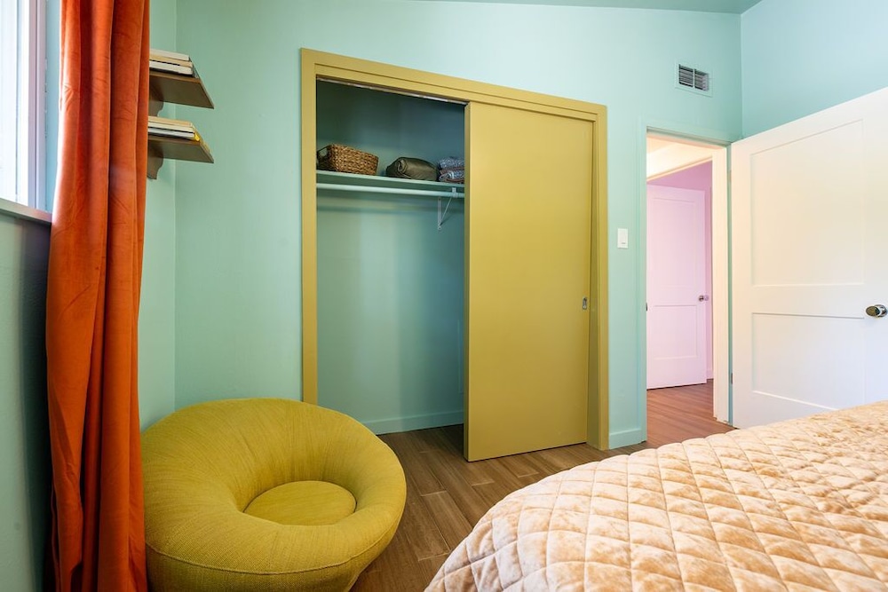 Palma Plaza Unit C