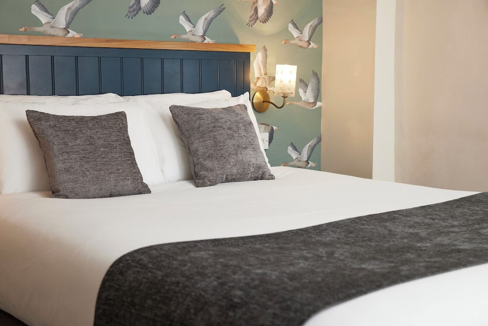 Sudbury Vacations - The Bull Hotel Long Melford by Greene King Inns - Property Image 3