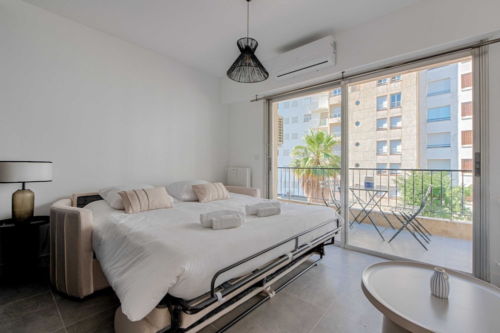 Beautiful Flat With Balcony - 200m From the Beach view 3