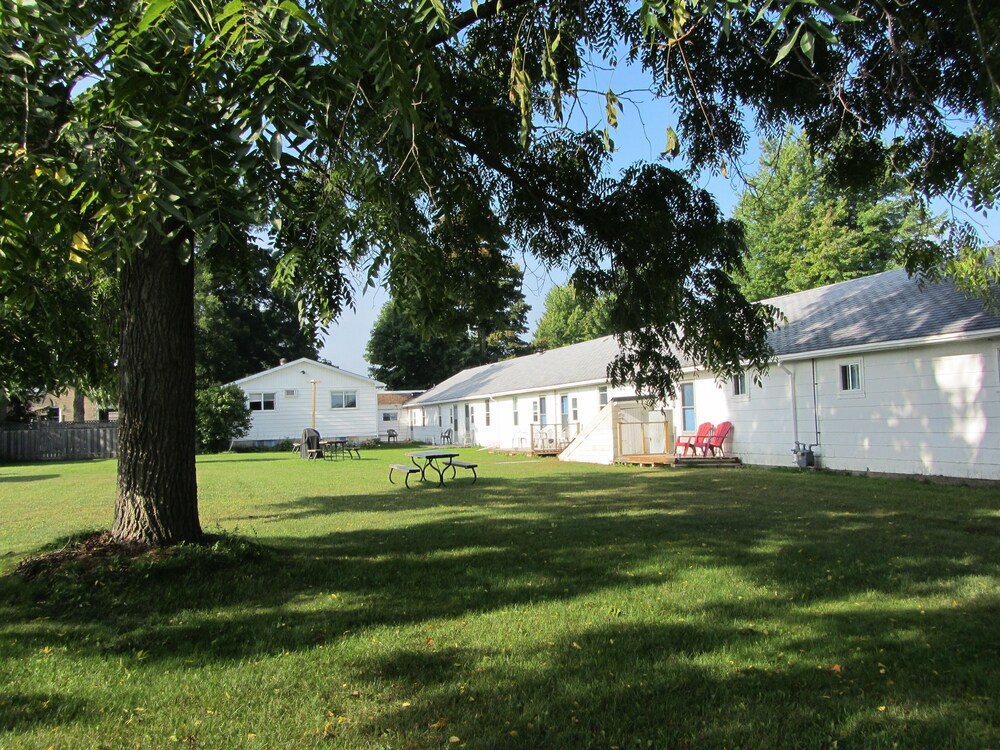 The Maplewood Motel
