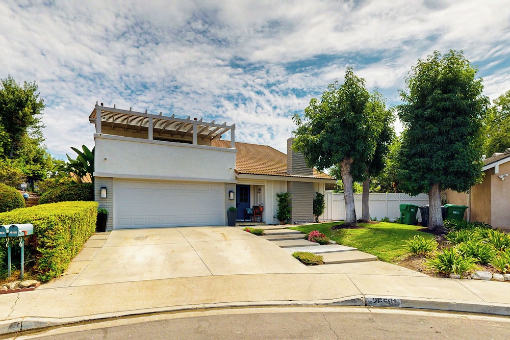 4BR Dog-friendly Home w/ Pool, Spa, Grill & A/C