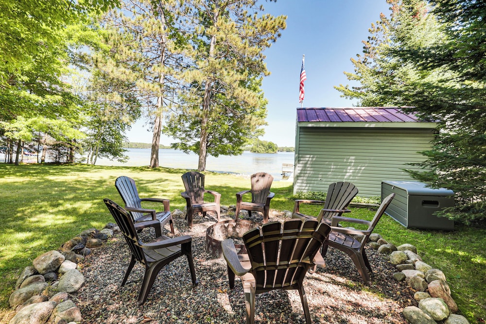 Solberg Lake House: Dock, Deck + Stunning Views!
