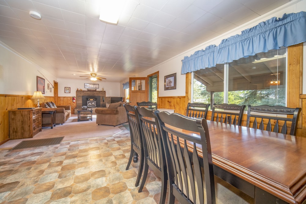 Bear Paw Lodge