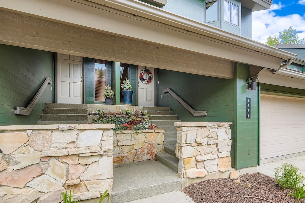 1763 Lakeside Getaway At Deer Valley! 3 Bedroom Home