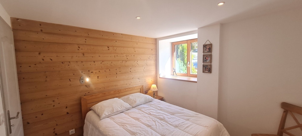 Spacious Chalet Near Ski Slopes