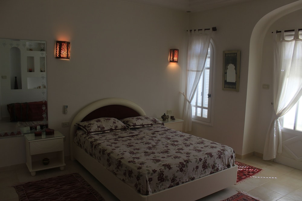 Gorgeous Villa Sfax view 2
